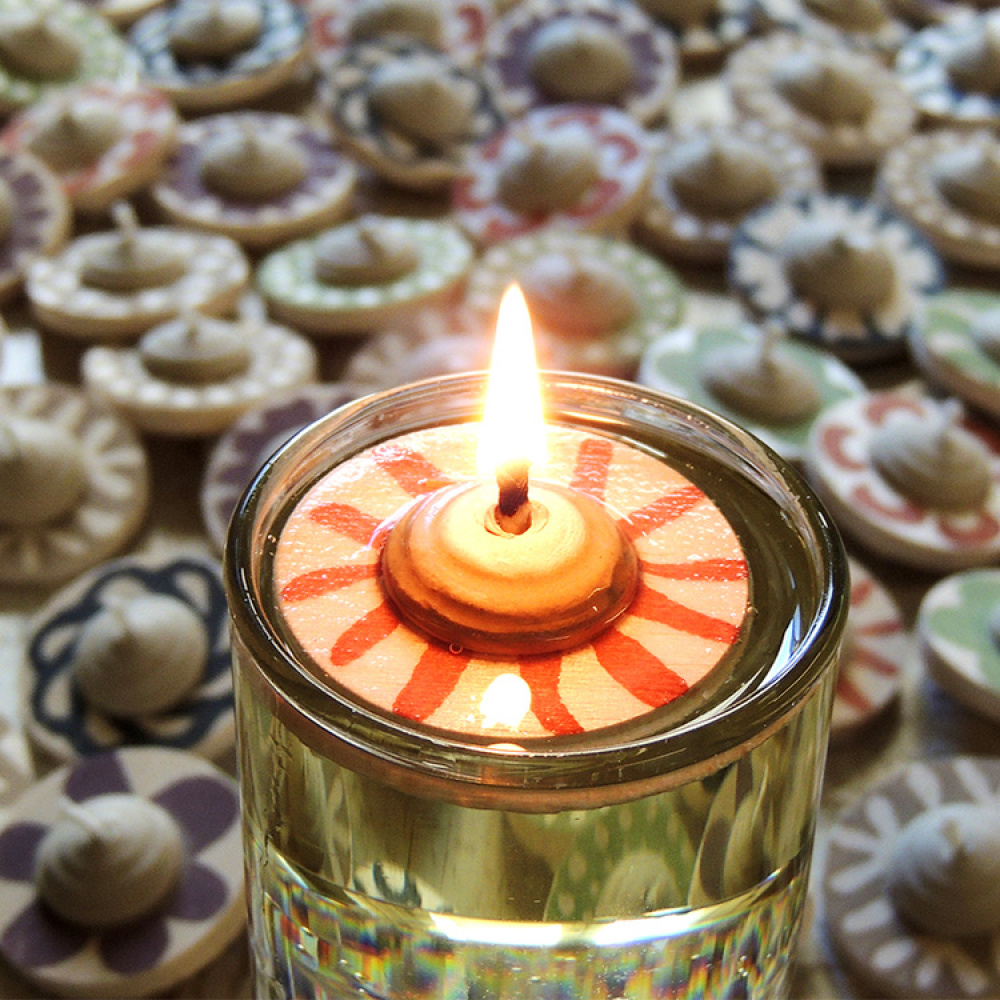 Liquid oil tea light