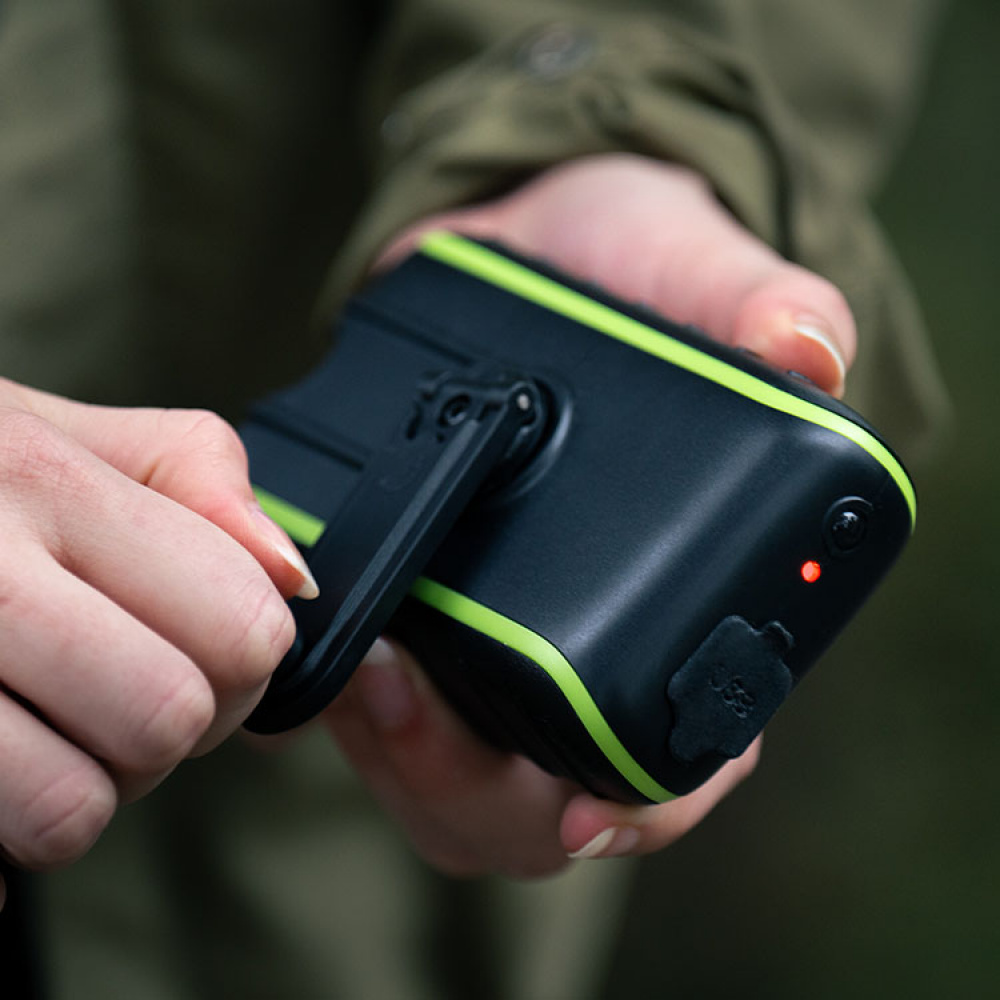 Powerbank with Dynamo Hand Crank Charge via solar cell or crank