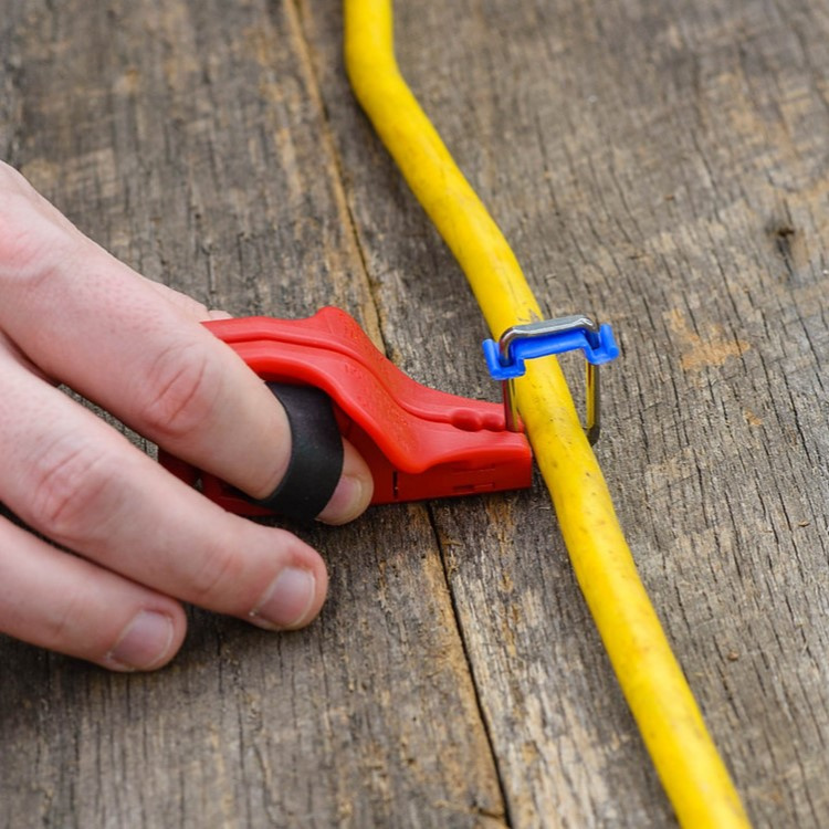 Finger Guard Kitchen Tool - Protect Your Fingers With This