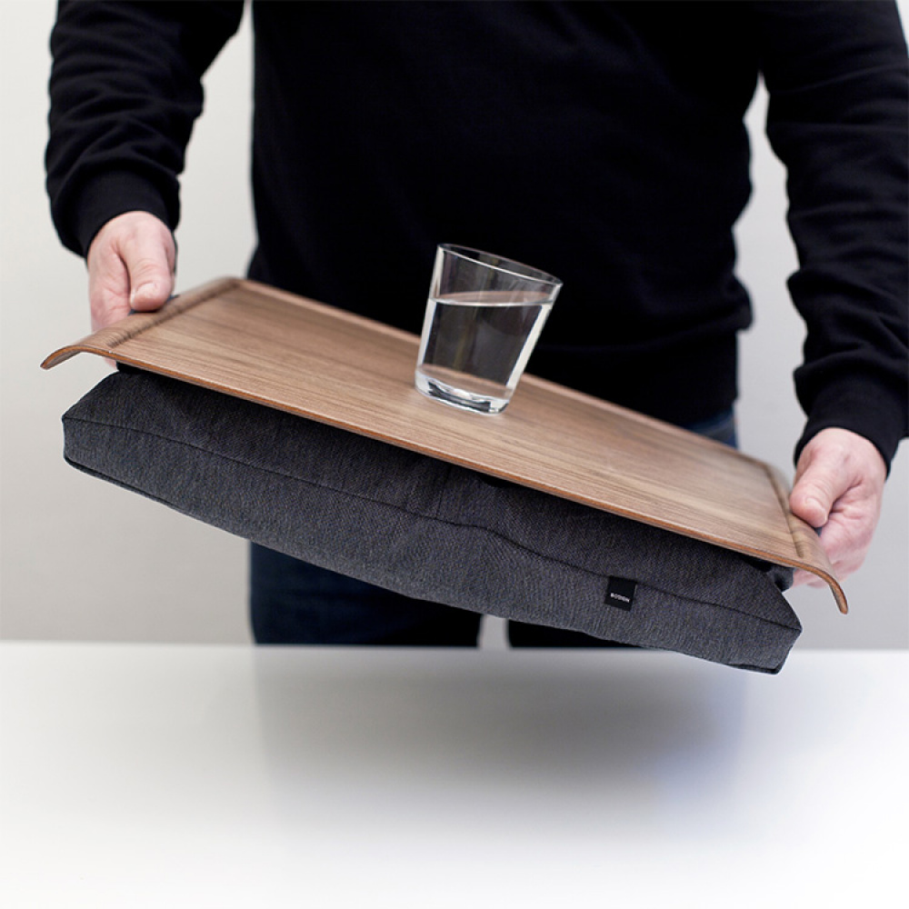 Walnut knee tray with anti-slip function in the group House & Home / Interior at SmartaSaker.se (12944)