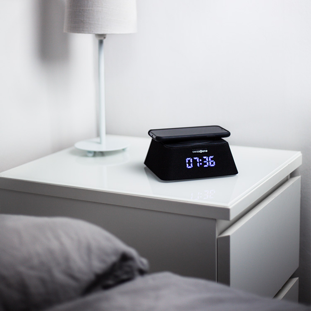 Alarm clock with radio & portable Qi-charger in the group House & Home / Electronics / Home Electronics at SmartaSaker.se (12993)