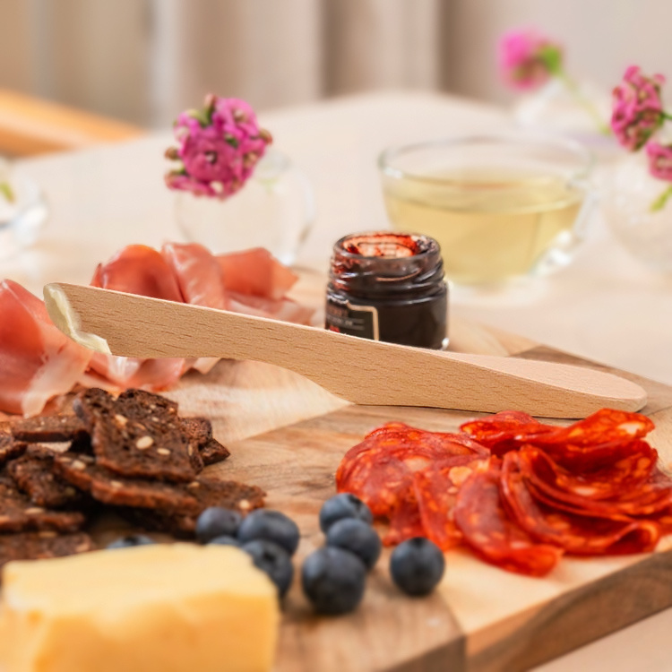 Balancing butter-knife, beechwood in the group House & Home / Kitchen / Table setting at SmartaSaker.se (13044)