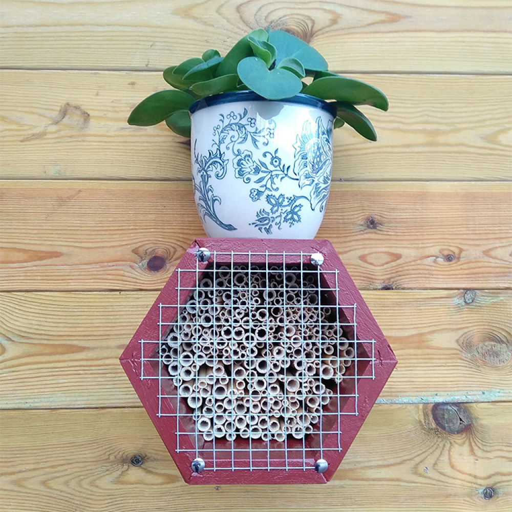 Bee Hotel and Shelf in the group House & Home / Garden / Nests and hotels at SmartaSaker.se (13200)