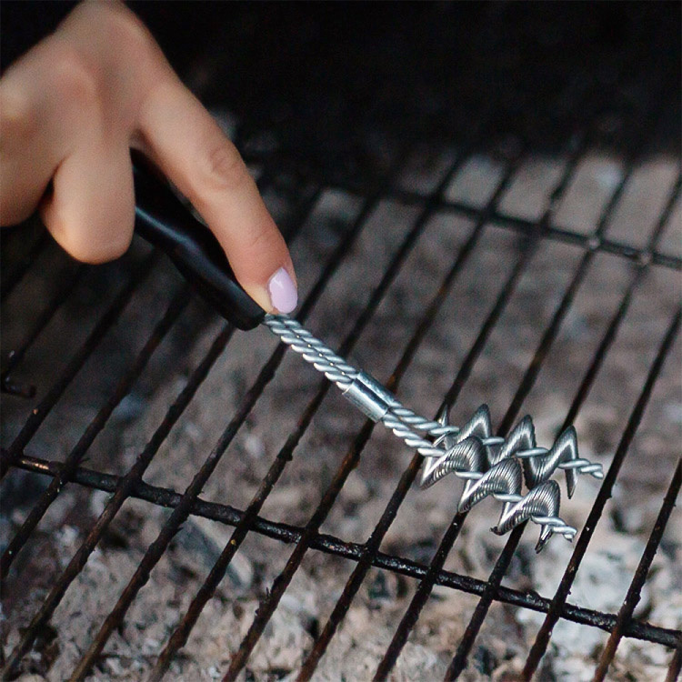 Small Stainless Steel Barbecue Brush in the group House & Home / Grill Stuff at SmartaSaker.se (13247)