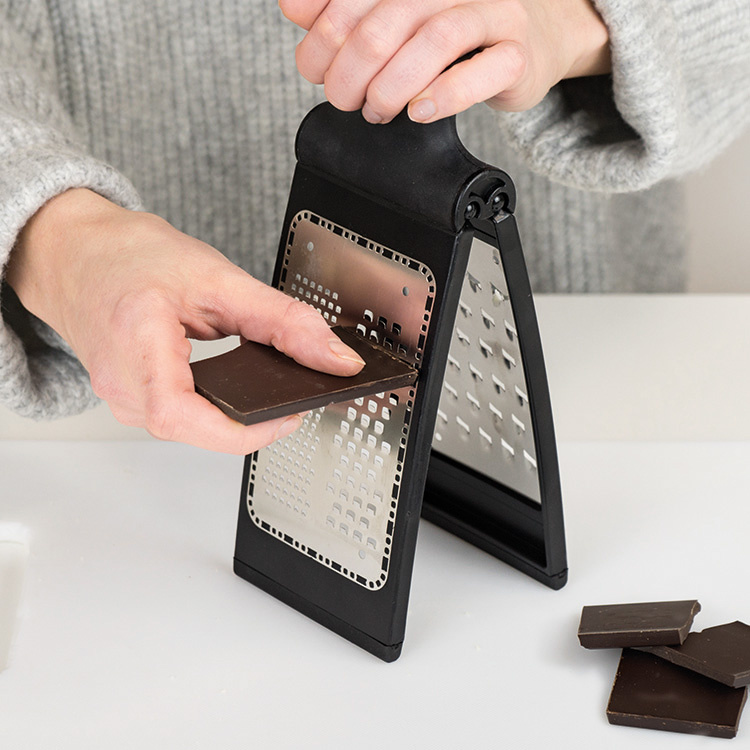 FoldFlat Grater A clever grater with a catcher SmartaSaker