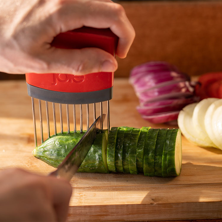 Vegetable slicer cutting aid in the group House & Home / Kitchen / Squeeze, chop and peel at SmartaSaker.se (13296)