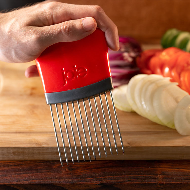  The Pampered Chef Hold N Slice Holds Veggie While You Cut:  Kitchen Tools: Home & Kitchen