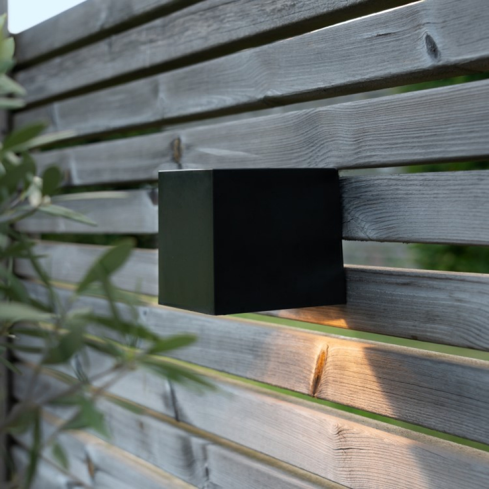 Solar-powered wall lamp in the group Lighting / Outdoor lighting at SmartaSaker.se (13533)