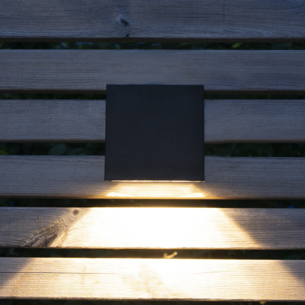 Solar-powered wall lamp in the group Lighting / Outdoor lighting / Solar Cell Lighting at SmartaSaker.se (13533)