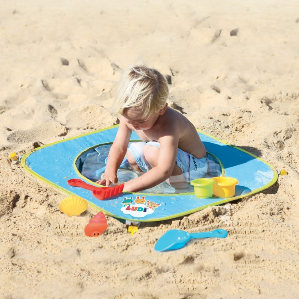 Beach pool with toys in the group House & Home / Kids at SmartaSaker.se (13564)