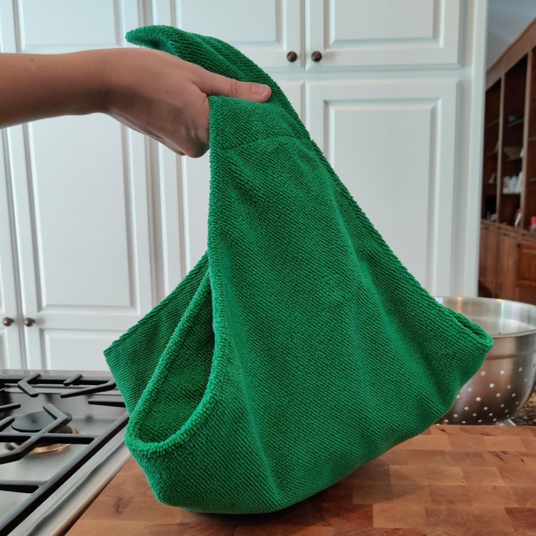  Salad Sling by Mirloco, Lettuce Dryer Towel with Waterproof  Liner, Dry Greens in Seconds, Great Alternative to Salad Spinner: Home &  Kitchen