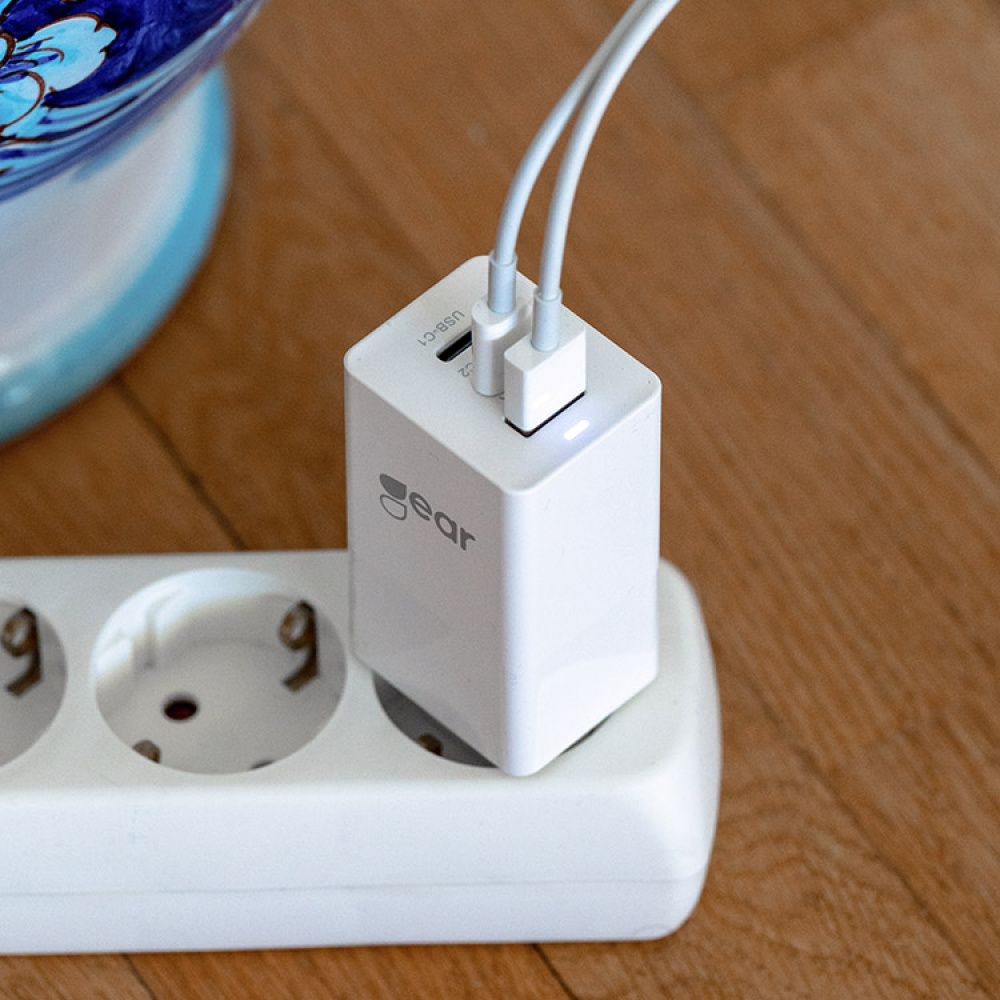 USB charger with multiple ports - Wall USB | SmartaSaker