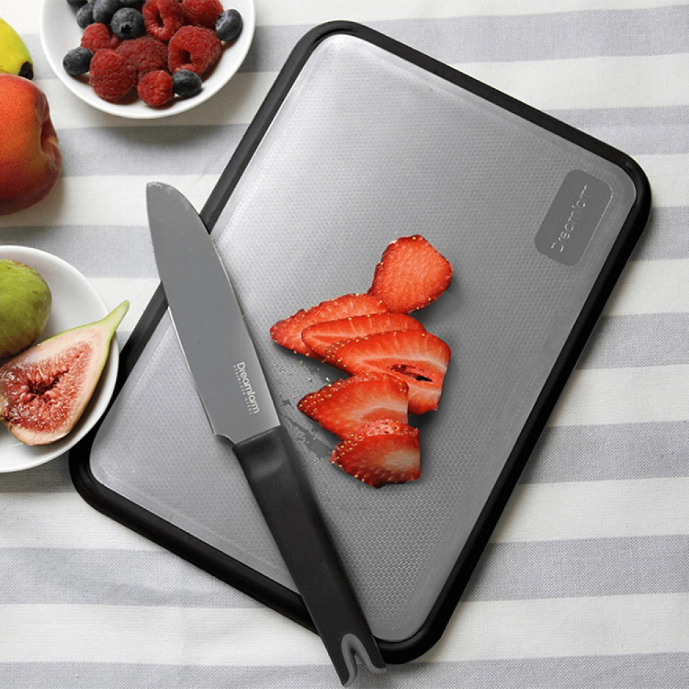 Plastic cutting board with fold-up edge in the group House & Home / Kitchen at SmartaSaker.se (13718)