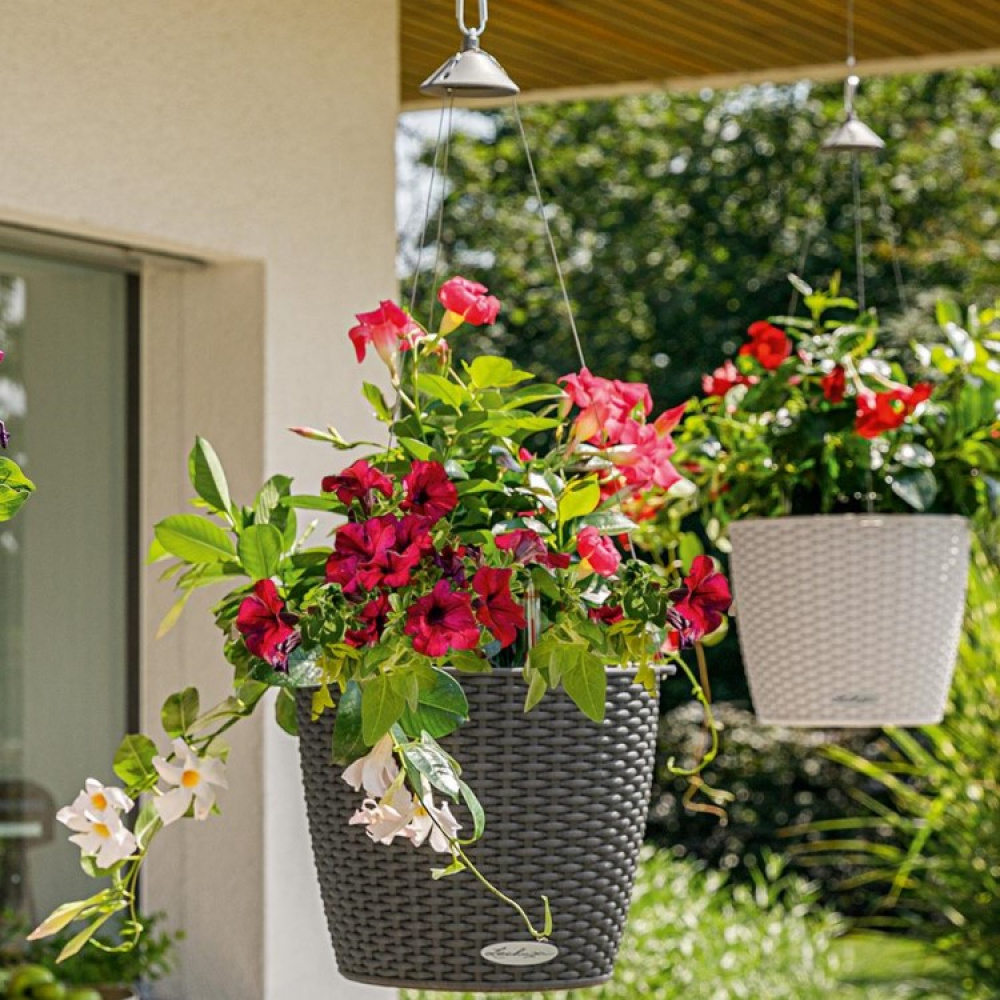 Self-watering hanging plant pot in the group House & Home / Garden / Irrigation at SmartaSaker.se (13721)