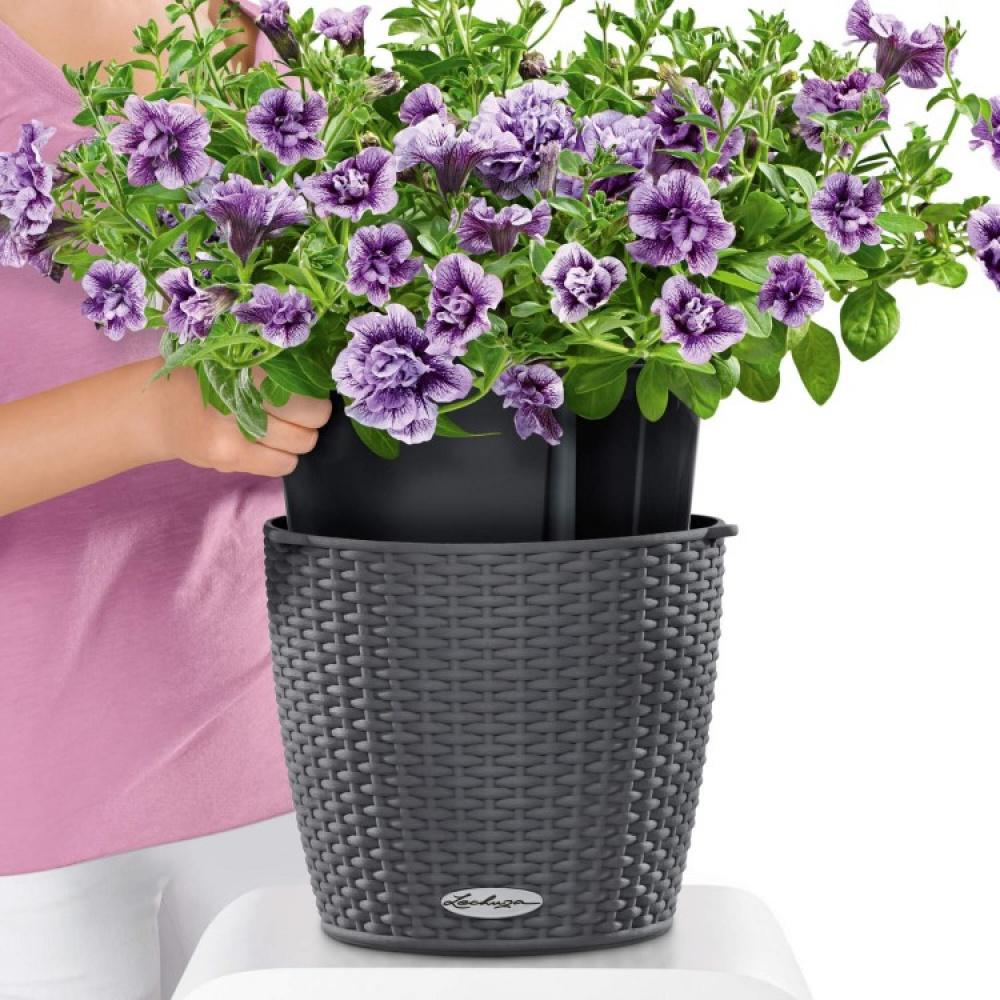 Self-watering hanging plant pot in the group House & Home / Garden at SmartaSaker.se (13721)