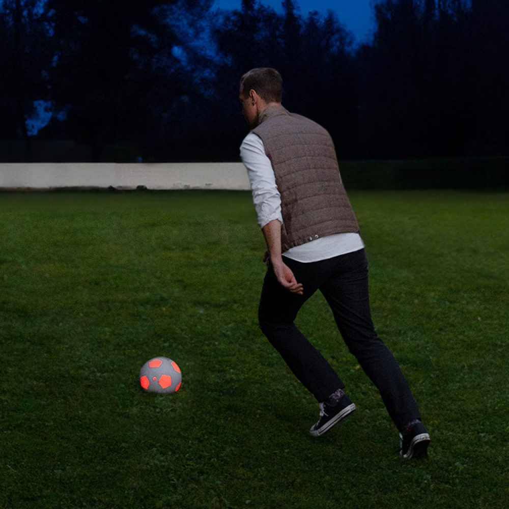 Light-up football in the group Leisure / Games at SmartaSaker.se (13797)