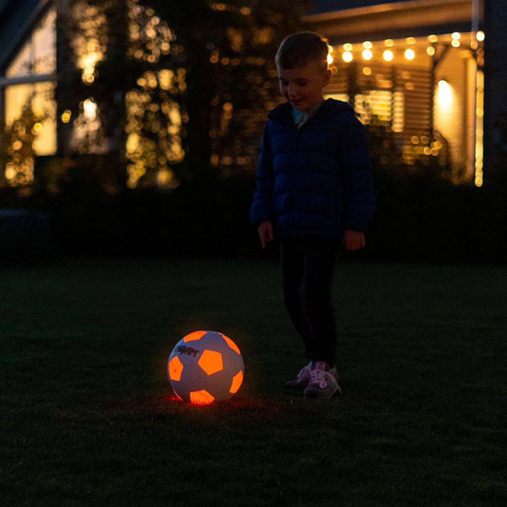 Light-up football in the group Leisure / Games at SmartaSaker.se (13797)