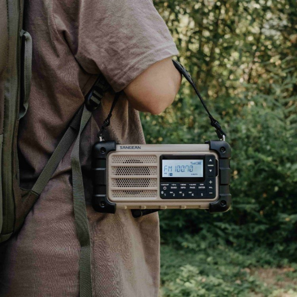 Survival radio FM/AM Pro in the group House & Home / Electronics / Speakers and ear phones at SmartaSaker.se (13829)