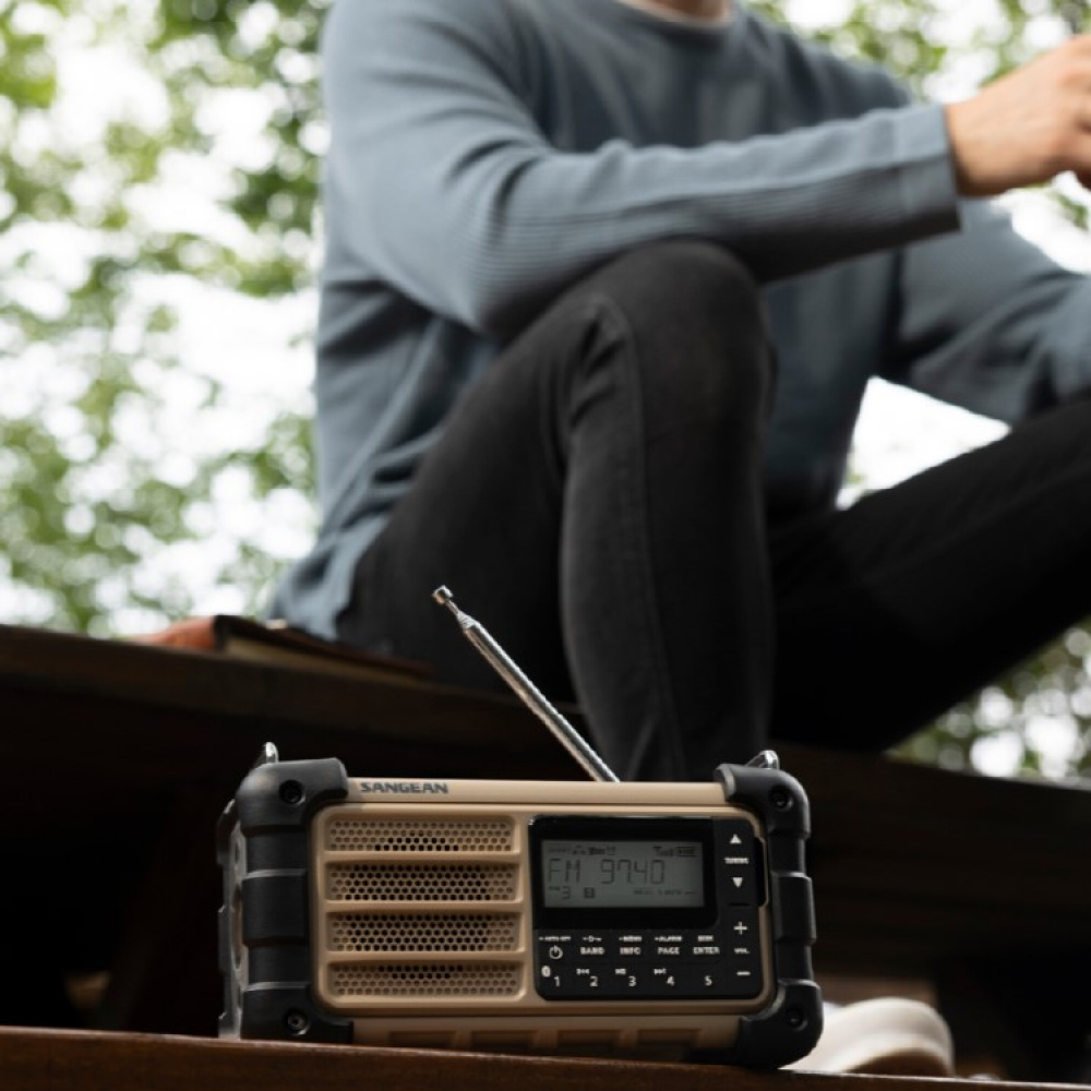 Survival radio FM/AM Pro in the group House & Home / Electronics / Speakers and ear phones at SmartaSaker.se (13829)
