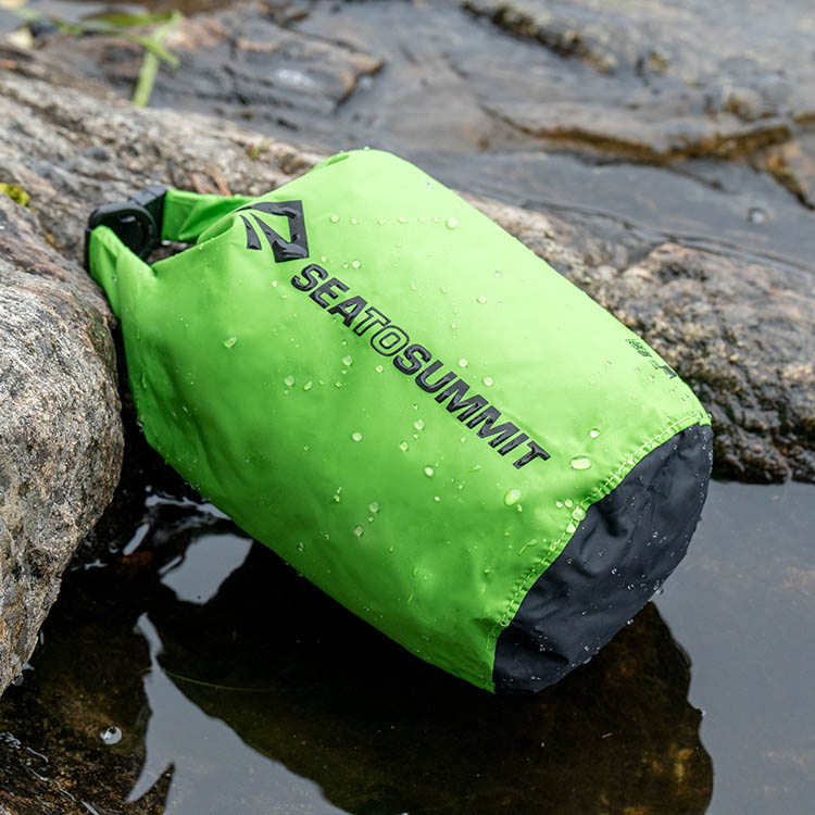 Waterproof mini bag, 2 litres in the group Leisure / Outdoor life / Outdoor Equipment at SmartaSaker.se (13932)