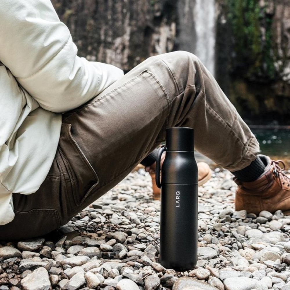 Thermos bottle with water purification filter - Larq bottle