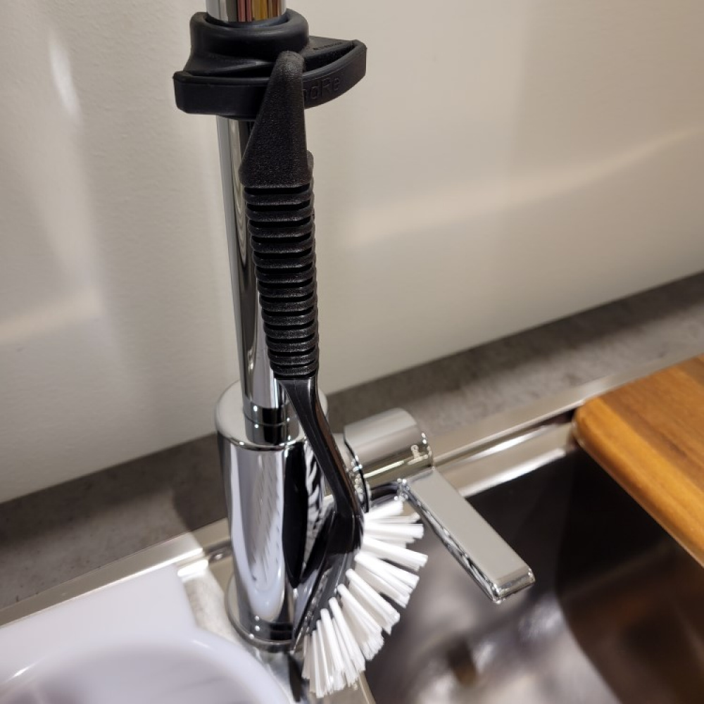 Washing up brush holder for the tap in the group House & Home / Kitchen / Dishwashing tools at SmartaSaker.se (13945)