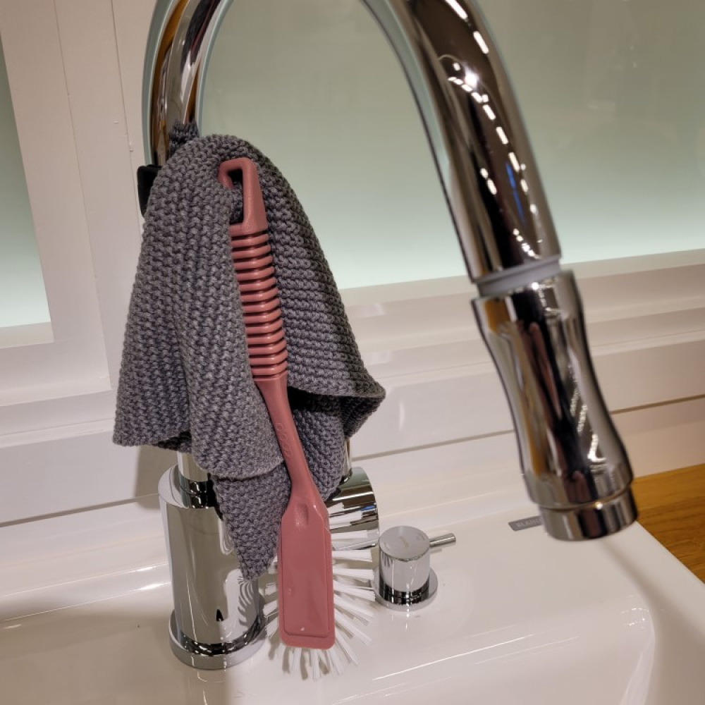 Washing up brush holder for the tap in the group House & Home / Kitchen / Dishwashing tools at SmartaSaker.se (13945)