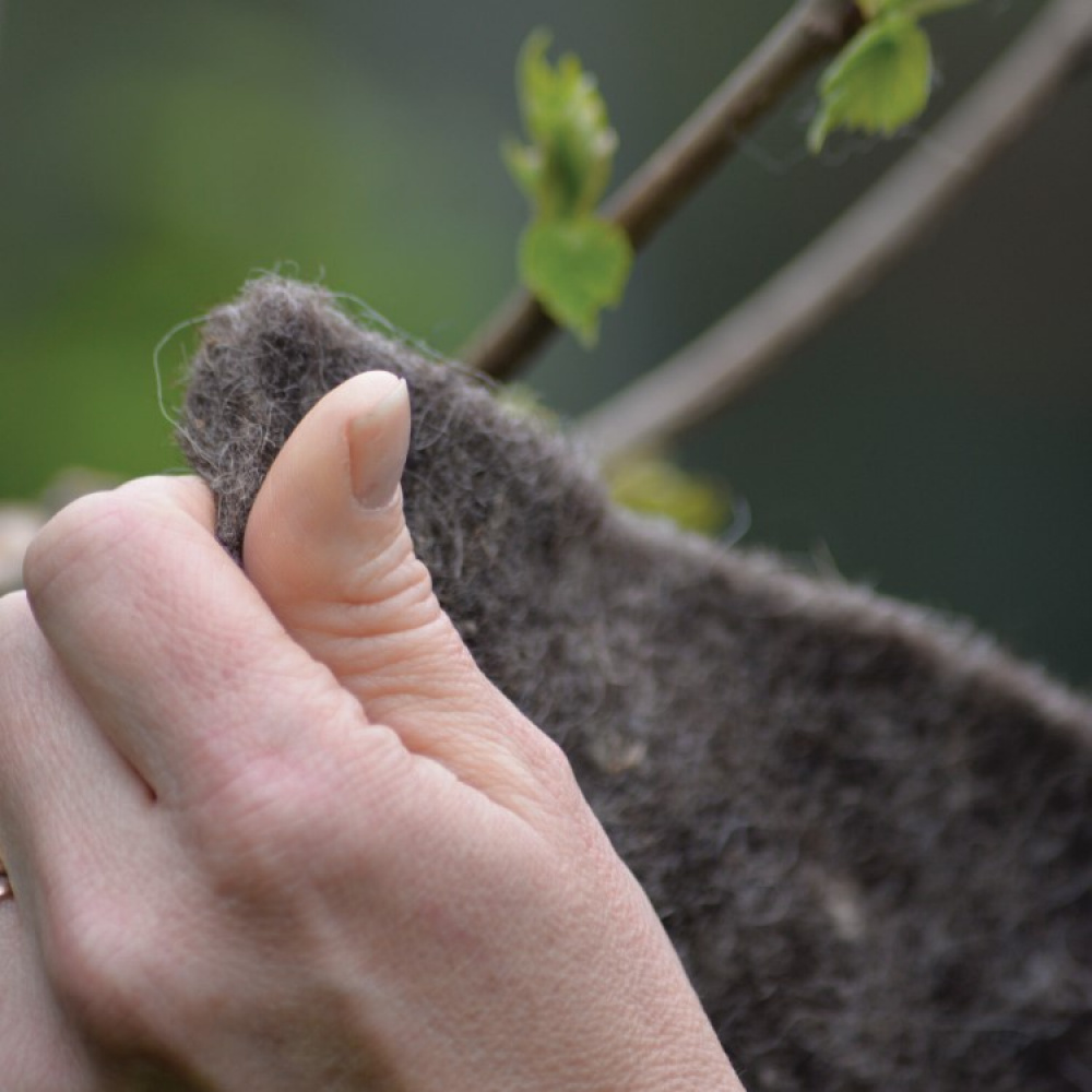 Winter protection for plants, wool mat in the group House & Home / Garden / Cultivation at SmartaSaker.se (13975)