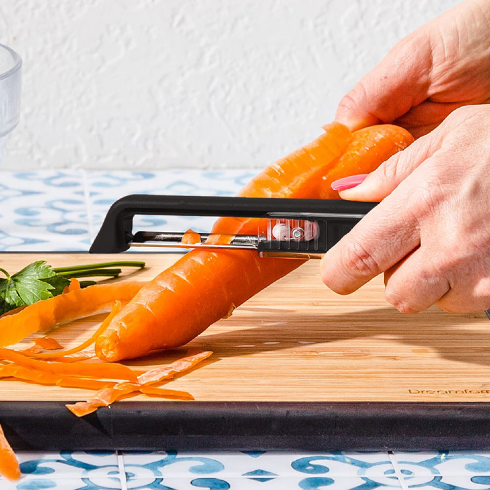 Self-sharpening potato peeler in the group House & Home / Kitchen / Squeeze, chop and peel at SmartaSaker.se (14031)