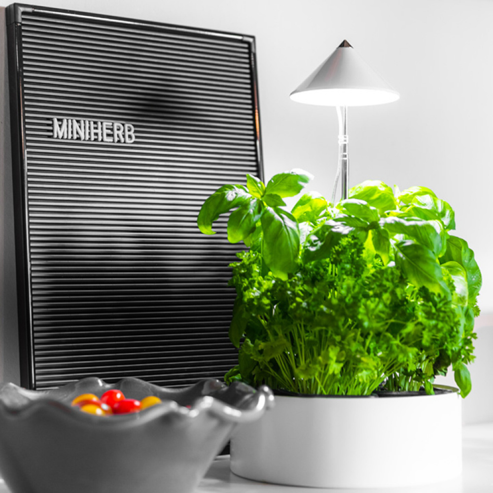 Herb pot with plant lamp in the group House & Home / Garden at SmartaSaker.se (14098)