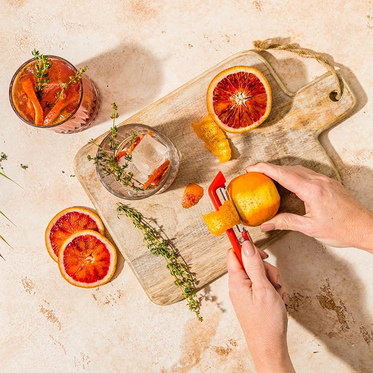 PEELER, the best tool for garnishing cocktails