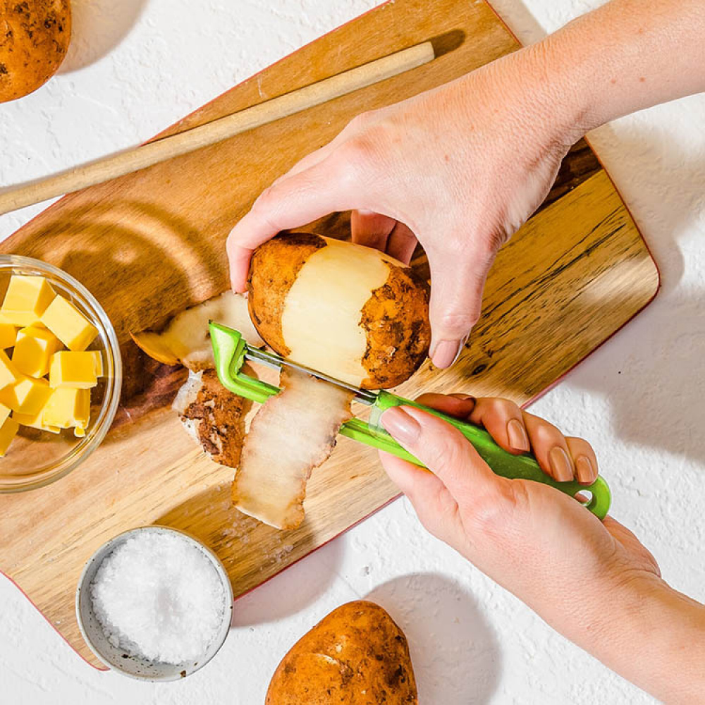 Self-sharpening potato peeler