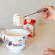 Semi-automatic hand whisk