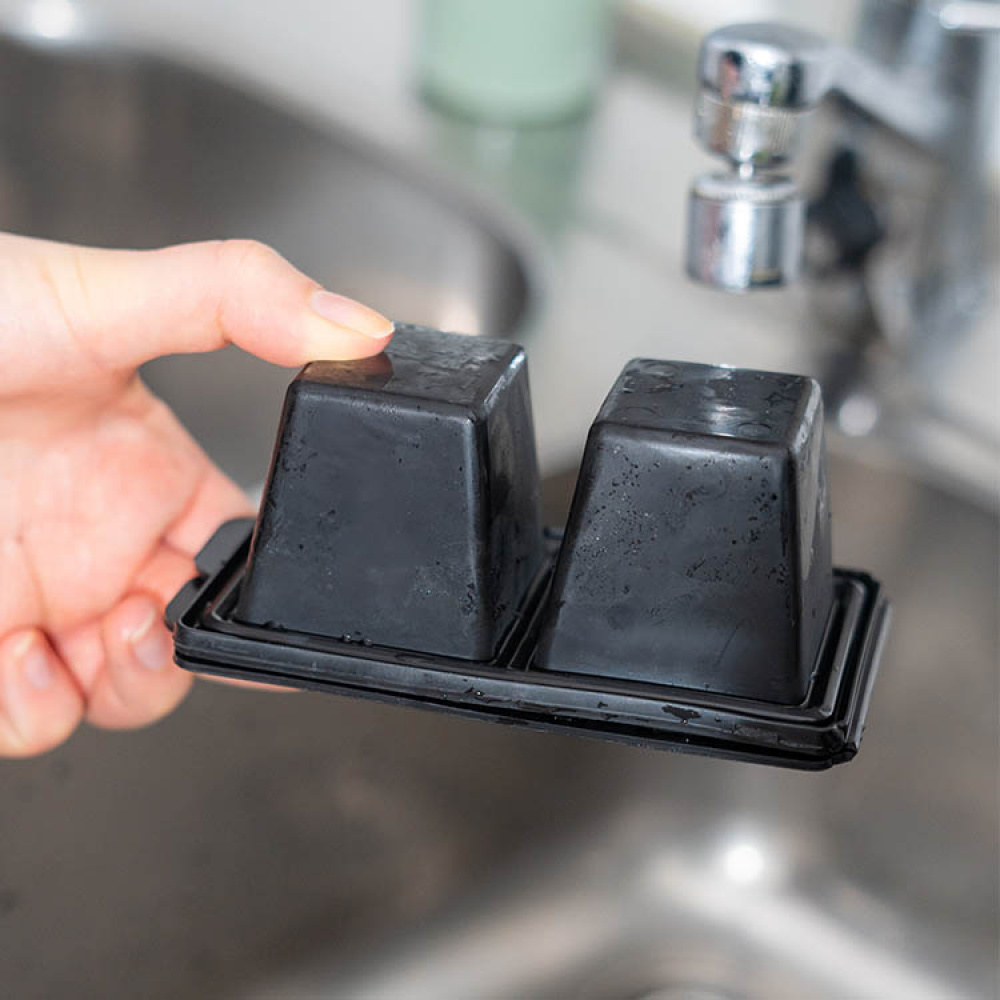 Ice cube tray with lid in the group House & Home / Kitchen / Beverages at SmartaSaker.se (14287)