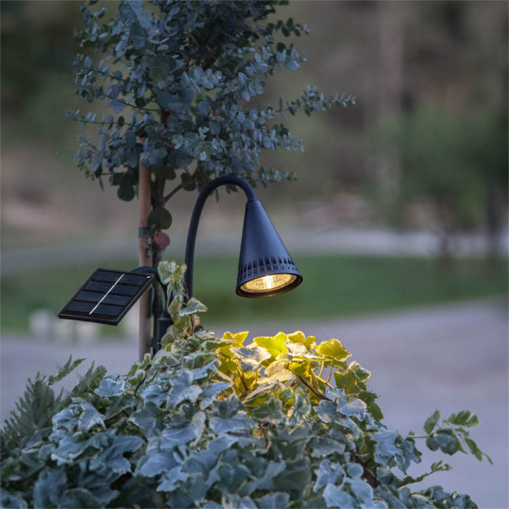 Solar Spotlight Examples Rotating solar charged spotlight - Solar Spotlight | SmartaSaker