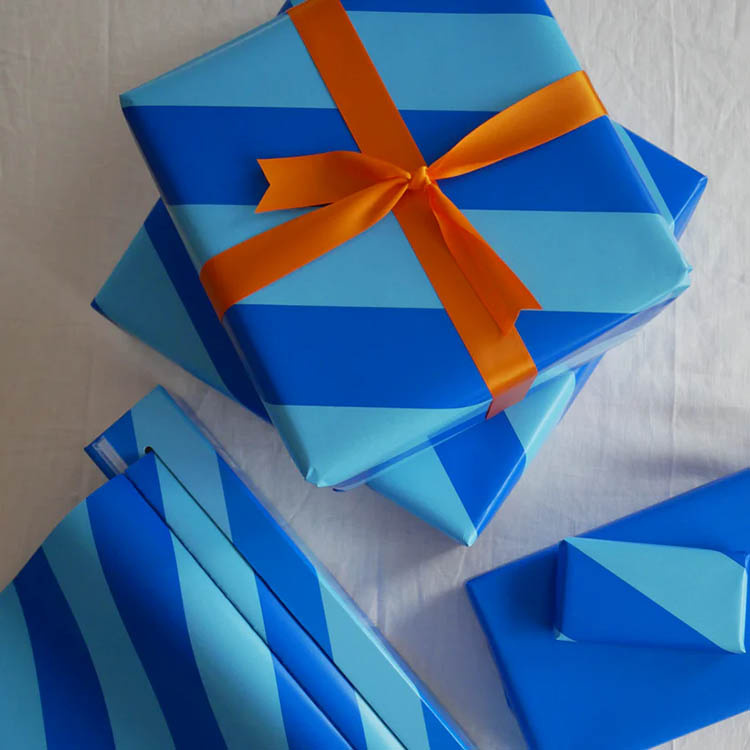 Gift wrap in box with cutting blade in the group Leisure / Games / Crafts at SmartaSaker.se (14384)