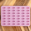 Boat-shaped silicone baking tray