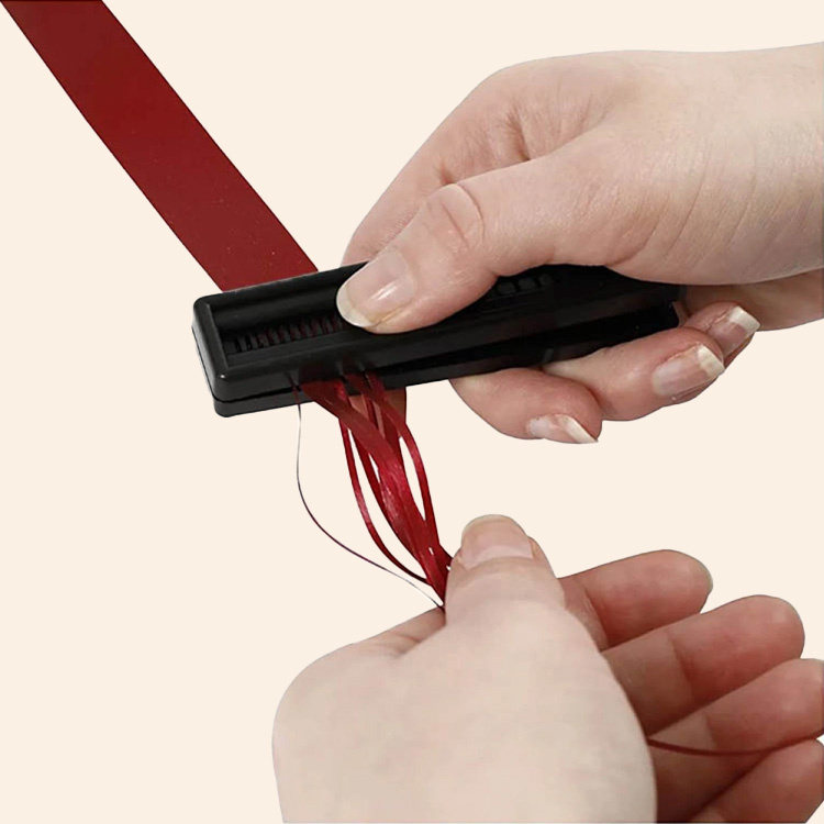 Ribbon shredder for gift ribbon in the group Current / View all smart products at SmartaSaker.se (14478)