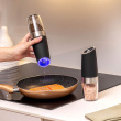 Set with electric salt & pepper mill
