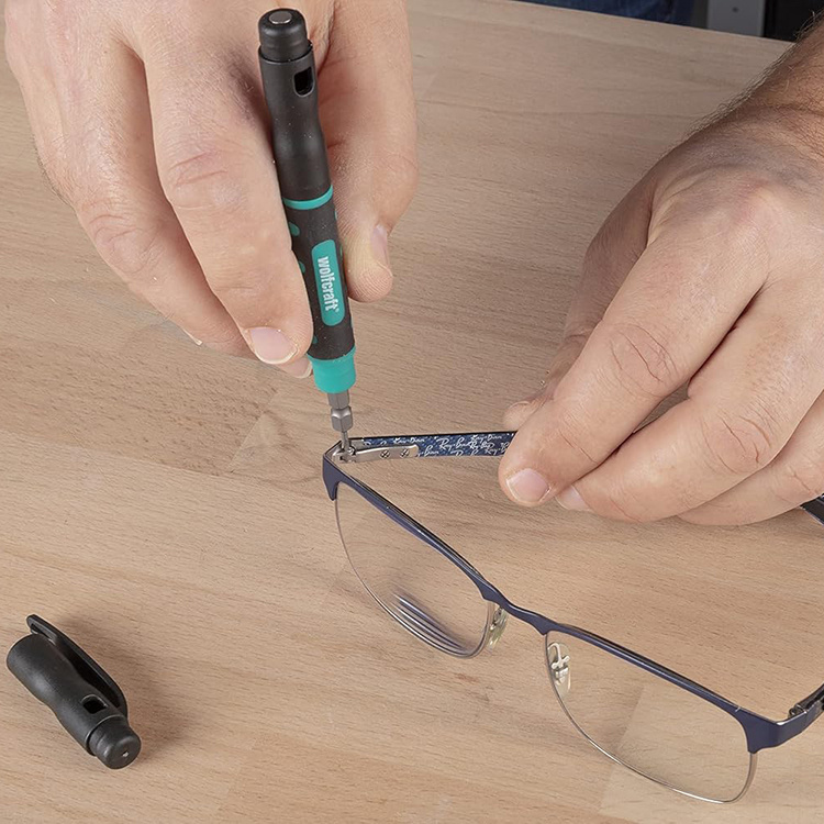 Precision screwdriver with 4 bits in the group Leisure / Mend, Fix & Repair / Tools at SmartaSaker.se (14557)