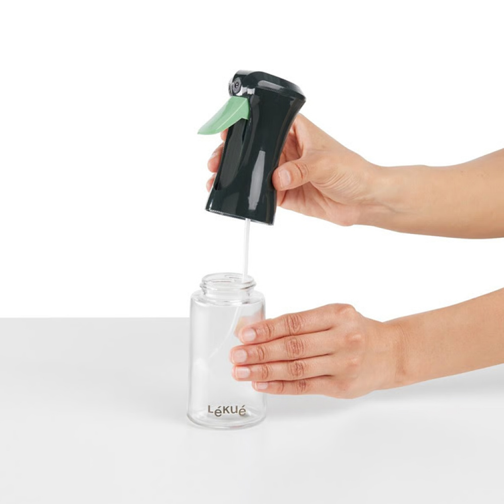Oil Spray Bottle, Lékué in the group House & Home / Kitchen at SmartaSaker.se (14730)