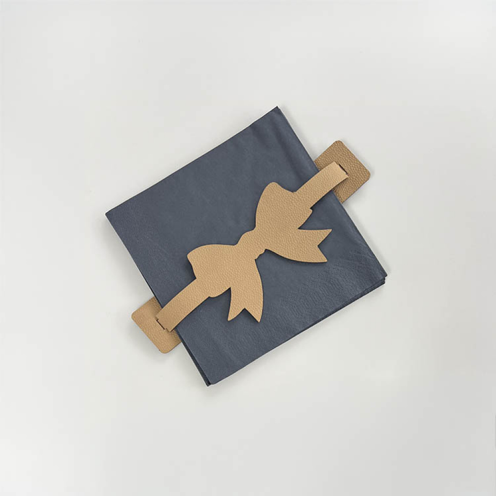 Leather napkin holder with bow in the group House & Home / Kitchen / Table setting at SmartaSaker.se (14778)