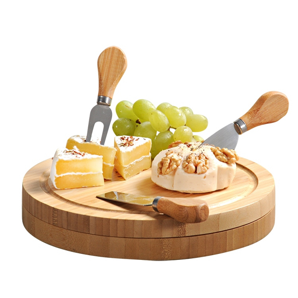 Cheese board with cheese utensils in the group House & Home / Kitchen / Table setting at SmartaSaker.se (14927)