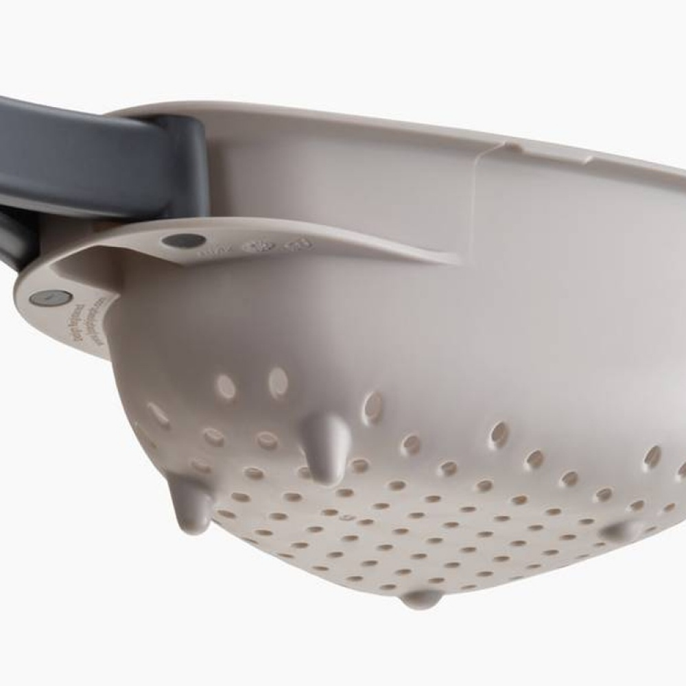 Colander with folding handles in the group House & Home / Kitchen / Kitchen utensils at SmartaSaker.se (14966)