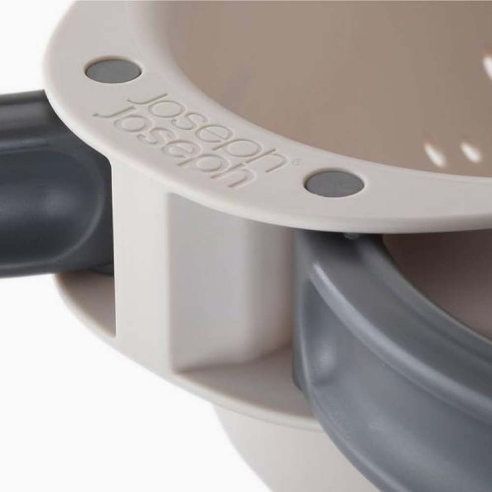 Colander with folding handles in the group House & Home / Kitchen / Kitchen utensils at SmartaSaker.se (14966)