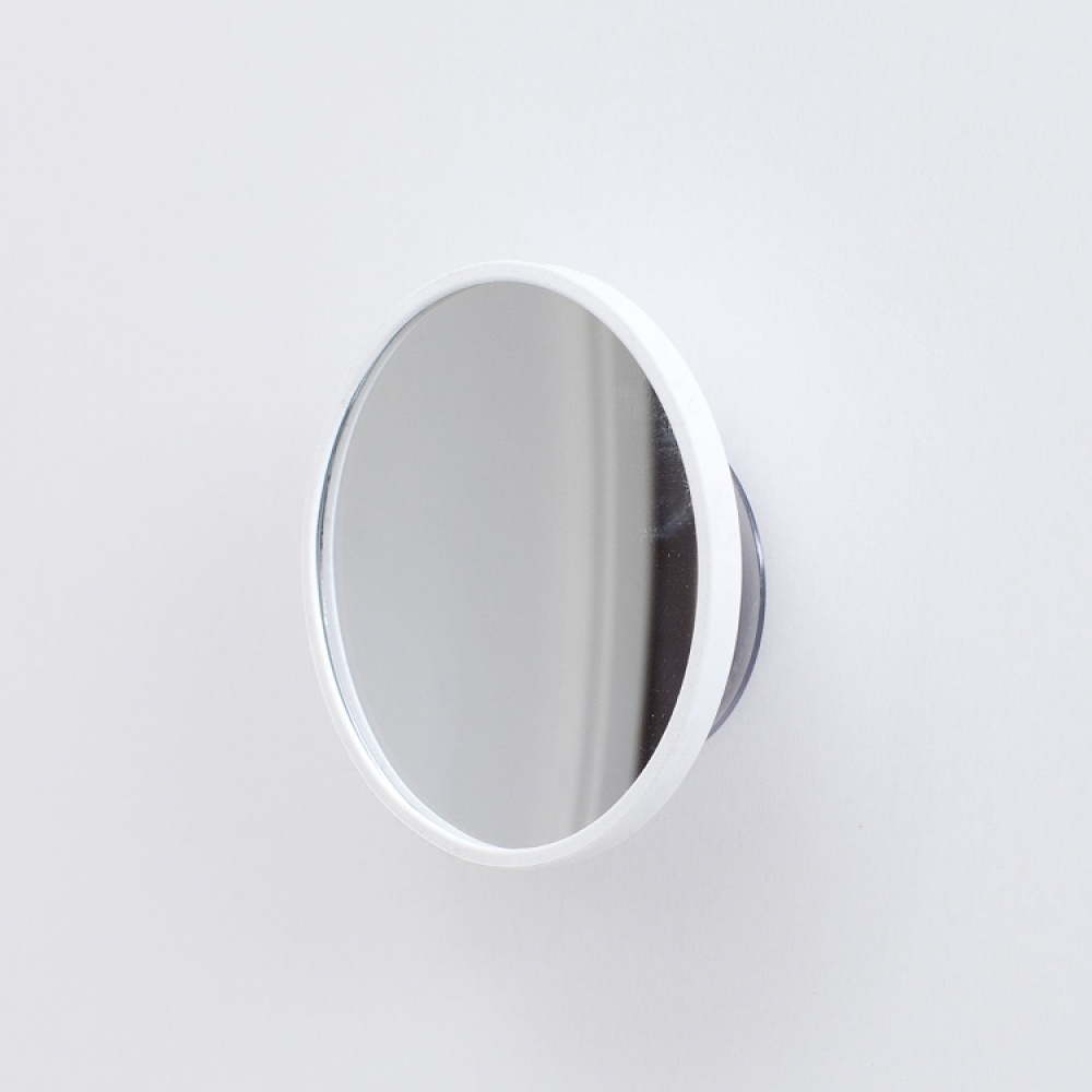Magnifying travel mirror in the group House & Home / Bathroom at SmartaSaker.se (14982)