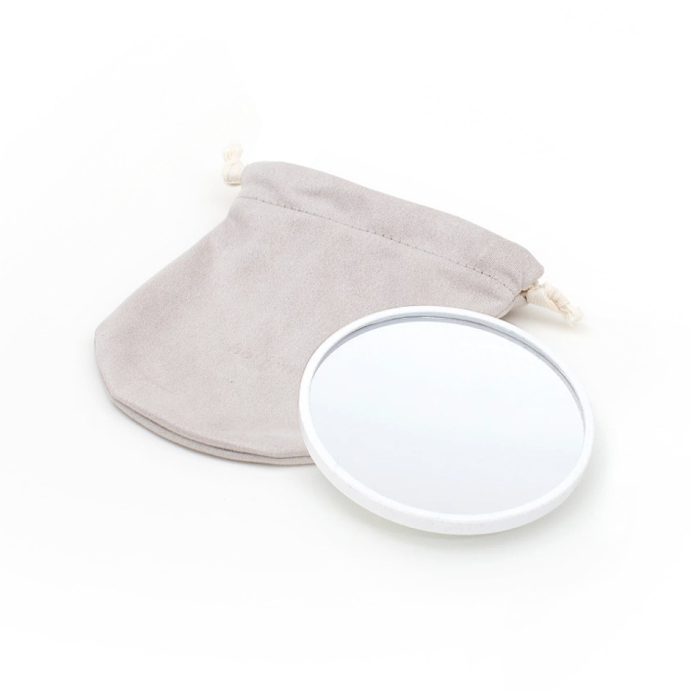 Magnifying travel mirror in the group House & Home / Bathroom at SmartaSaker.se (14982)