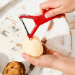 Self-sharpening vegetable peeler