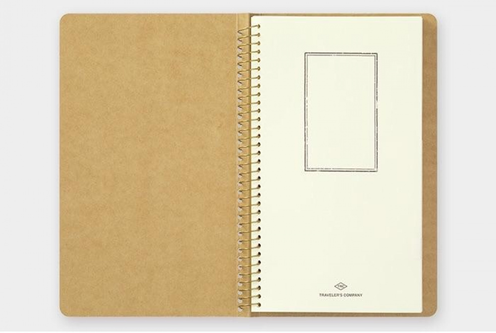 Note book with pockets, SPIRAL PAPER POCKET A5 SLIM, Traveler\'s Comapany, Natur in the group Storage / Office supplies at SmartaSaker.se (40006)