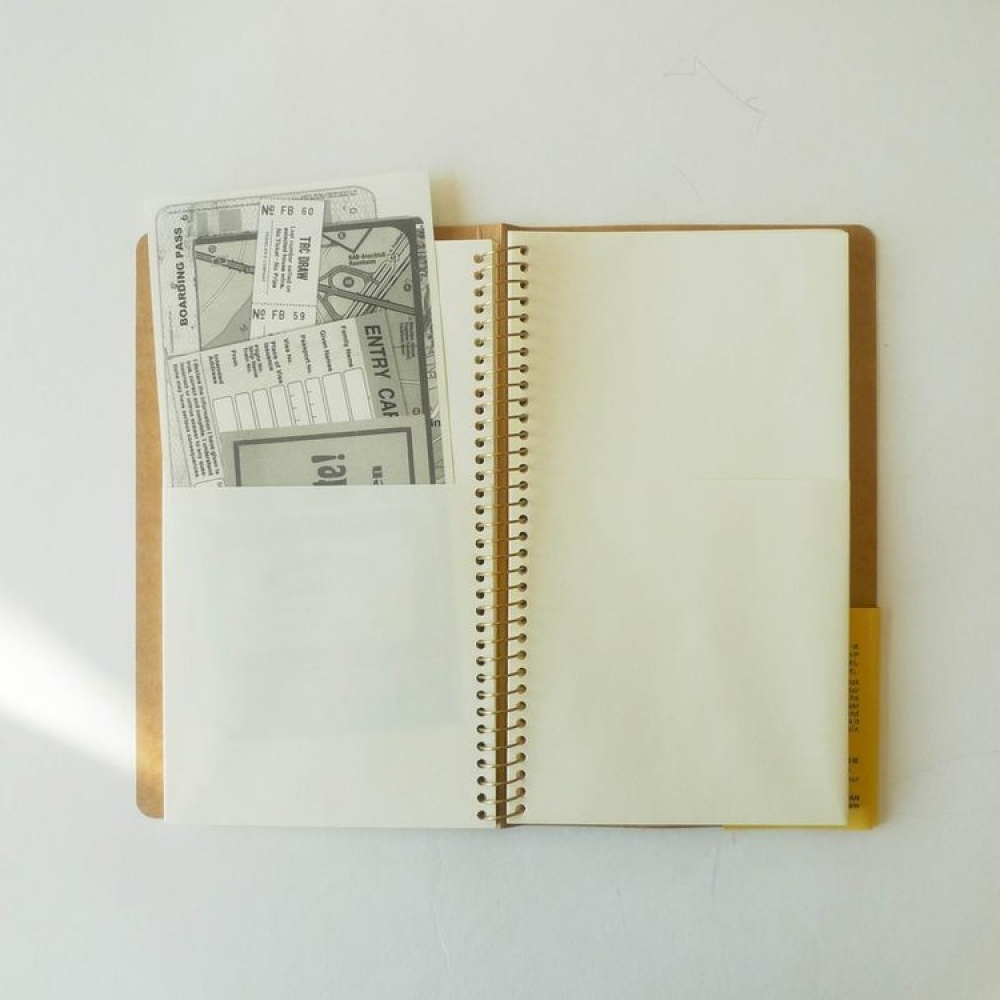Note book with pockets, SPIRAL PAPER POCKET A6 SLIM, Traveler\'s Comapany, Natur in the group Storage / Office supplies at SmartaSaker.se (40007)